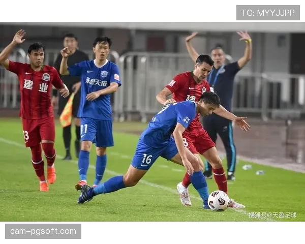 暴雨致场地积水，河南队对阵沧州雄狮比赛中断半小时